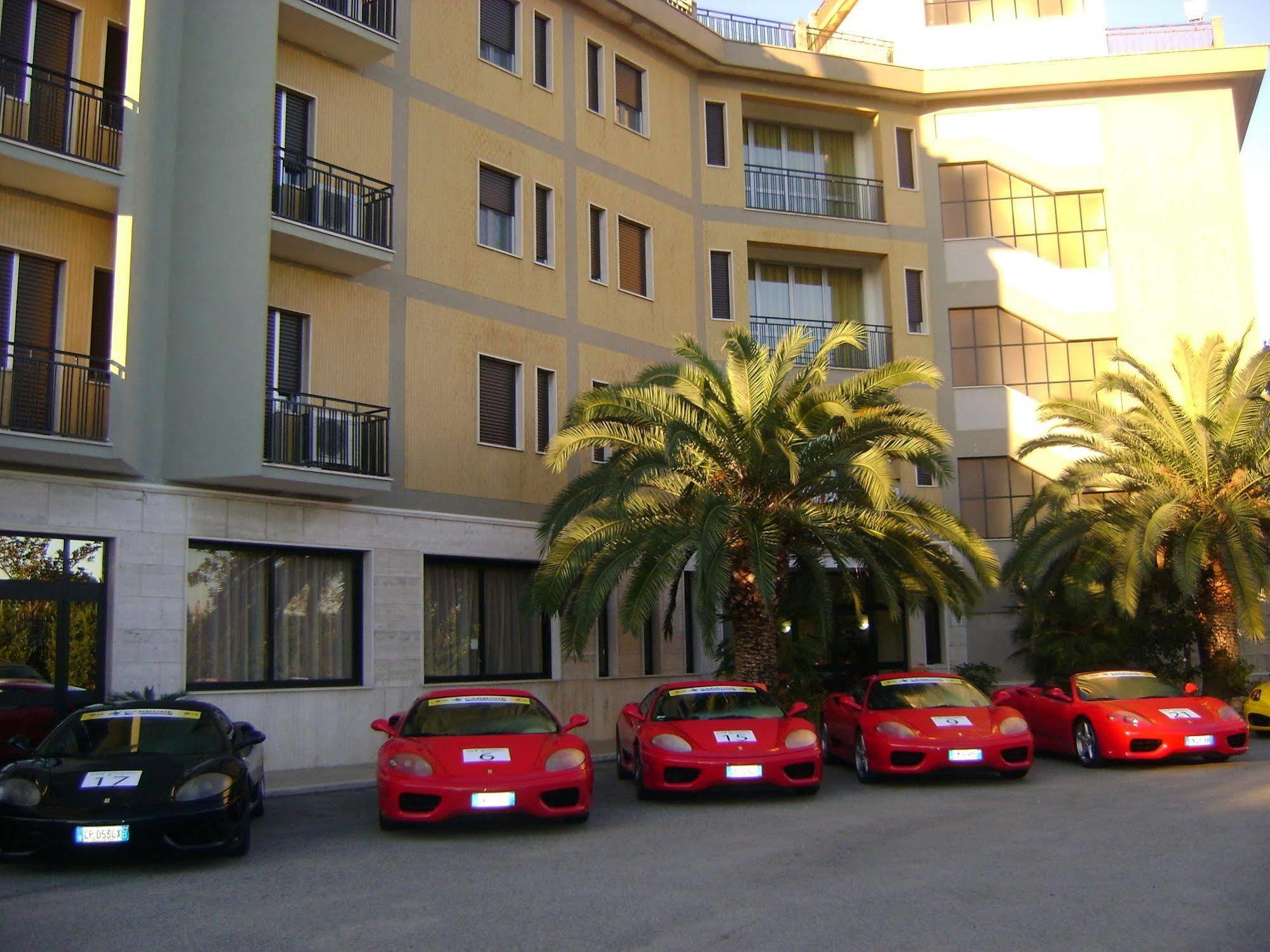 Hotel San Luca Россано Экстерьер фото