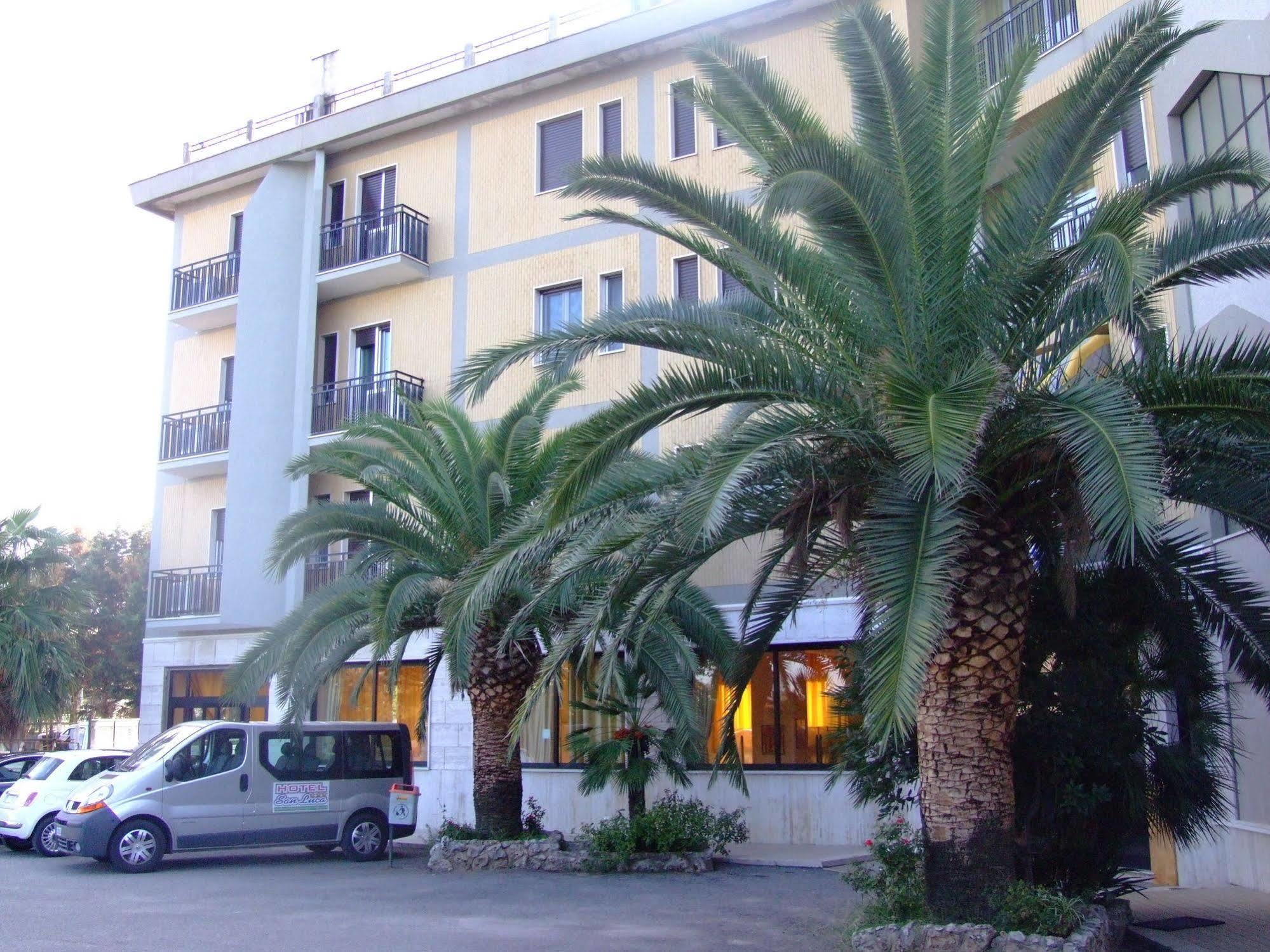 Hotel San Luca Россано Экстерьер фото